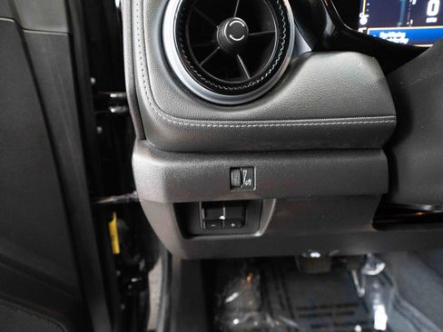Used 2023 Chevrolet Colorado LT w/ LT Convenience Package II AWD/4WD image 11