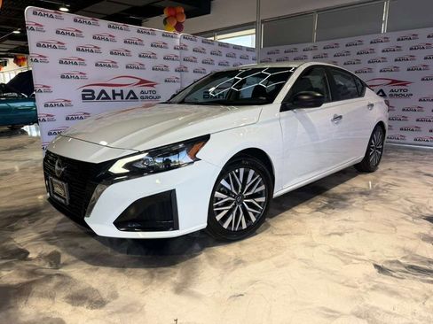 Used 2025 Nissan Altima 2.5 SV image 2