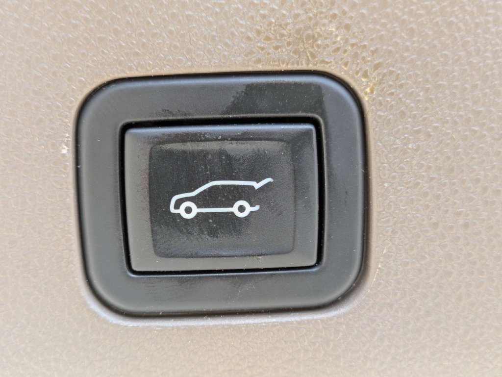 Used 2023 GMC Yukon XL Denali w/ Denali Reserve Package AWD/4WD image 6