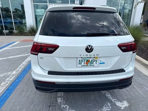 Used 2023 Volkswagen Tiguan SE w/ Panoramic Sunroof Package FWD image 8