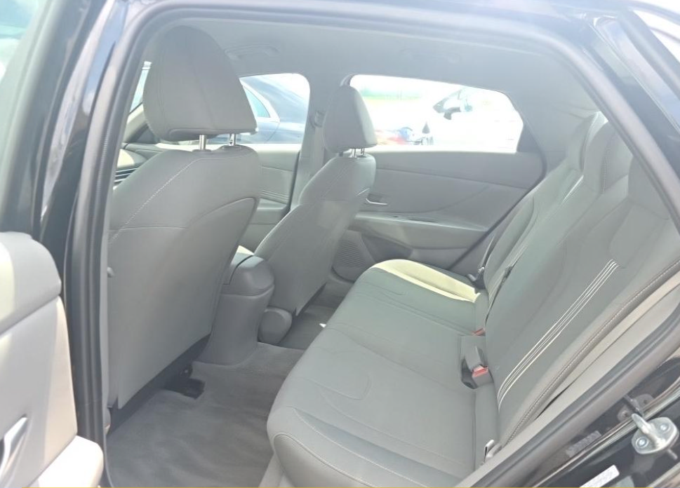 Used 2023 Hyundai Elantra SEL w/ Convenience Package FWD image 15