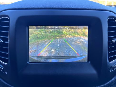 Used 2020 Jeep Compass Latitude w/ Cold Weather Group image 17