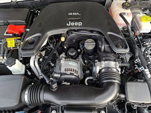 Used 2021 Jeep Wrangler Sport AWD/4WD image 27