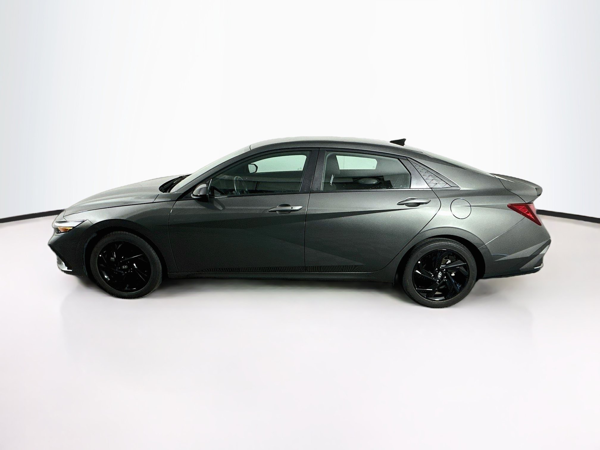 Used 2026 Hyundai Elantra Sport FWD image 4