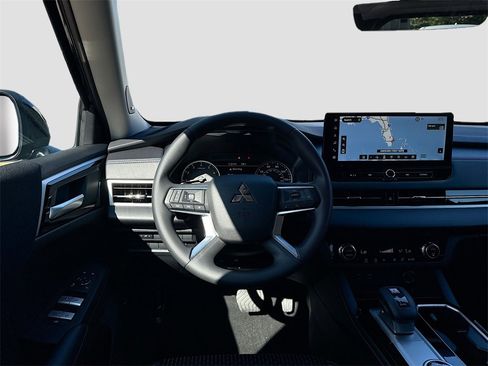 New 2025 Mitsubishi Outlander ES image 22