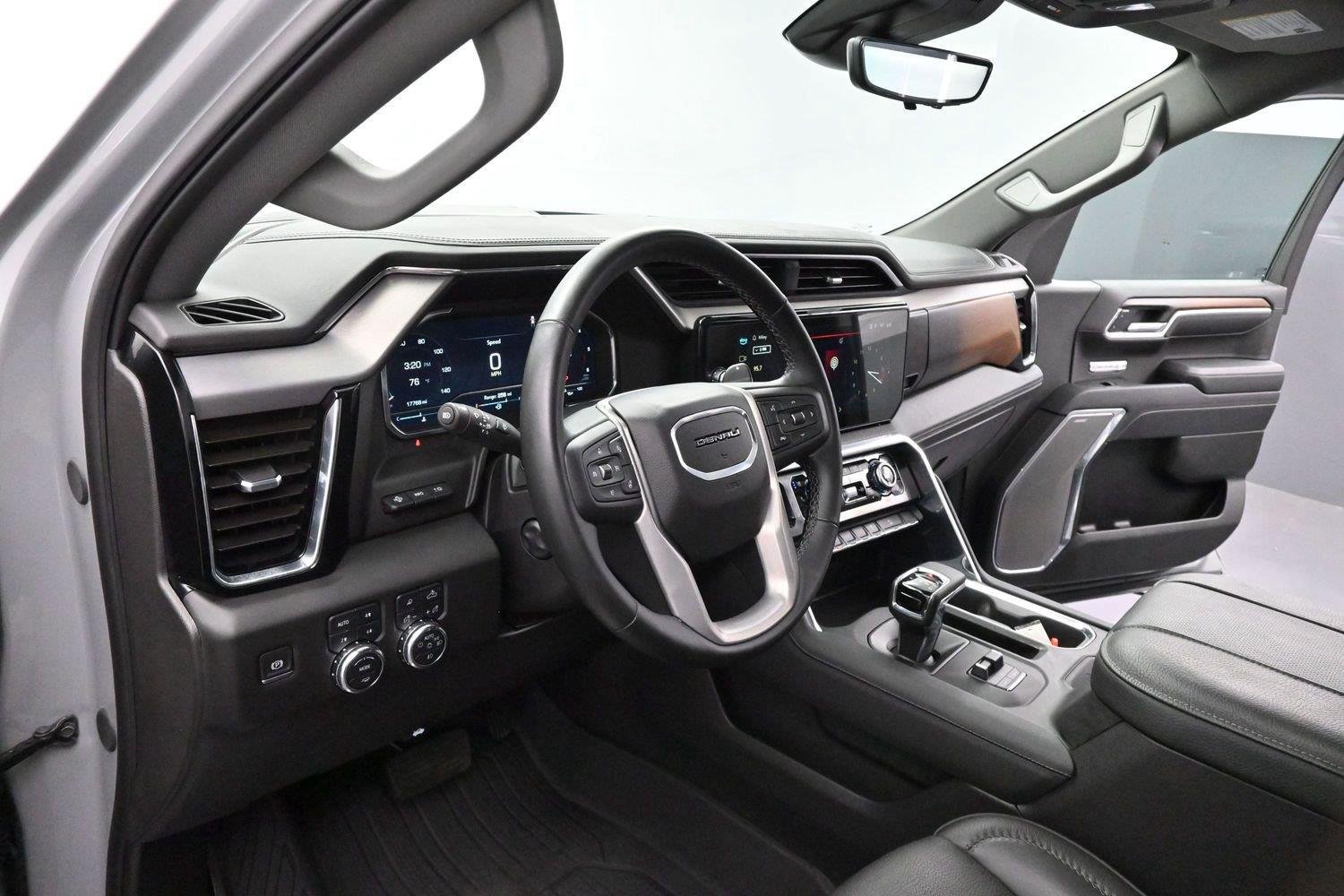 Used 2025 GMC Sierra 1500 Denali w/ Technology Package AWD/4WD image 14