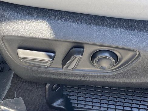 Certified 2025 Toyota Sienna XLE FWD image 25