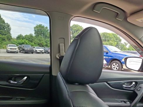 Used 2015 Nissan Rogue SL w/ SL Premium Package AWD/4WD image 13