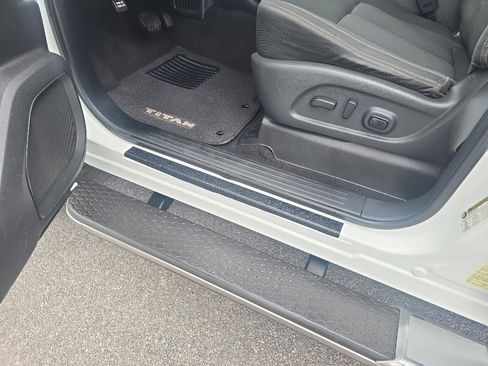 Used 2017 Nissan Titan SV image 13