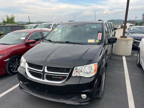 Used 2019 Dodge Grand Caravan SXT FWD image 1