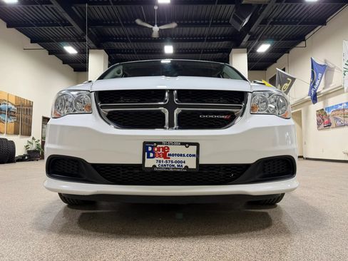 Used 2019 Dodge Grand Caravan SE FWD image 13