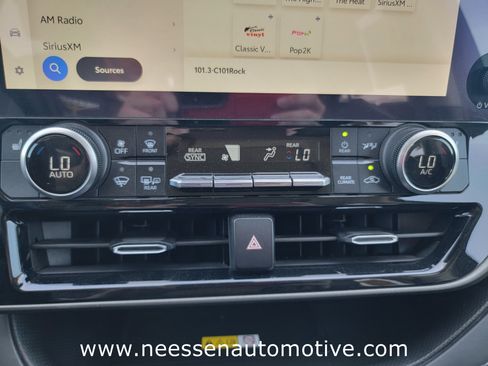 Used 2023 Toyota Highlander XLE image 25