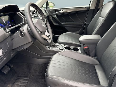 Used 2024 Volkswagen Tiguan SE AWD/4WD image 4