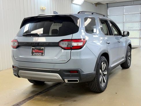 Used 2025 Honda Pilot Touring image 5