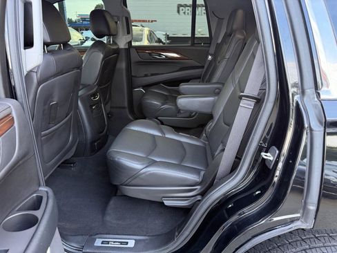 Used 2016 Cadillac Escalade Luxury AWD/4WD image 9