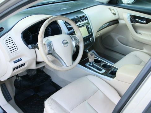 Used 2014 Nissan Altima 2.5 SL w/ Technology Package FWD image 10