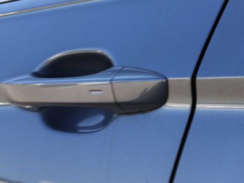 Used 2019 Volkswagen Tiguan SE image 19