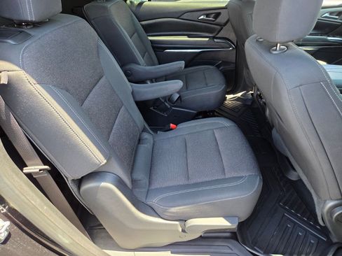 Used 2025 Chevrolet Traverse LT FWD image 15