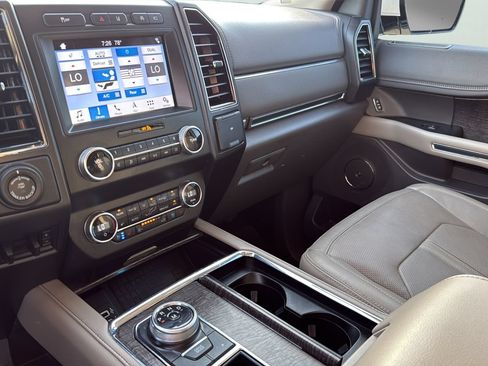 Used 2019 Ford Expedition Limited w/ Equipment Group 302A RWD image 19