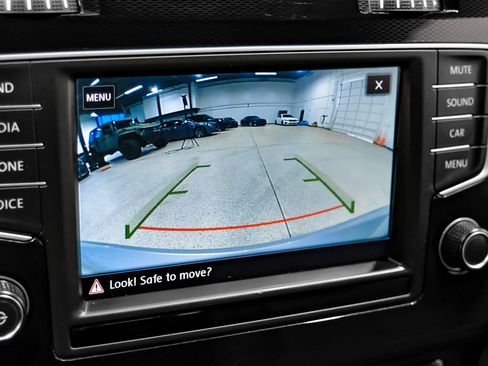 Used 2017 Volkswagen GTI SE FWD image 28