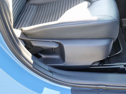 Used 2023 Toyota Camry SE image 10