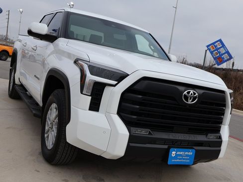 Used 2025 Toyota Tundra SR5 image 6