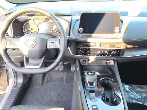 Used 2026 Nissan Rogue SV w/ Cold Weather Package FWD image 11