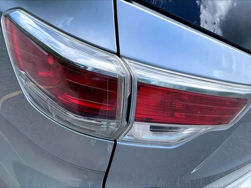 Used 2015 Toyota Highlander XLE AWD/4WD image 28