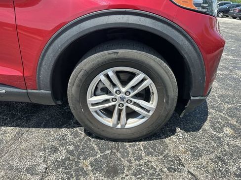 Used 2022 Ford Explorer XLT w/ Equipment Group 202A AWD/4WD image 20