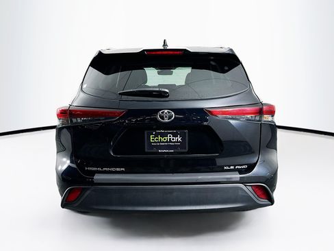 Used 2023 Toyota Highlander XLE AWD/4WD image 7