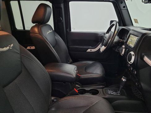 Used 2015 Jeep Wrangler Unlimited Sahara AWD/4WD image 21