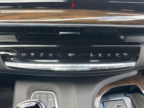 Used 2024 Cadillac Escalade ESV Premium Luxury Platinum image 22