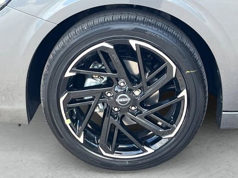 New 2026 Nissan Sentra SR FWD image 24