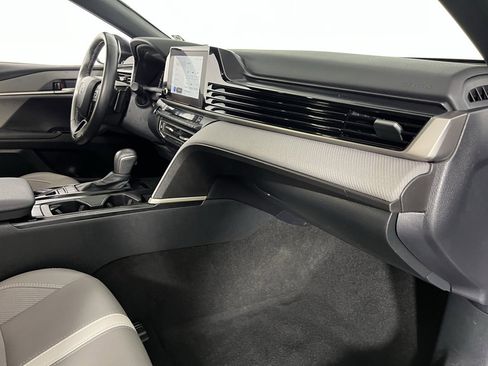 Used 2025 Toyota Camry SE image 28