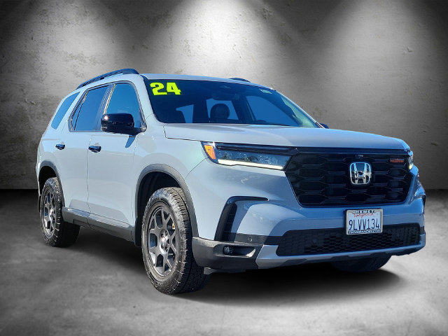 Used 2024 Honda Pilot TrailSport image 2