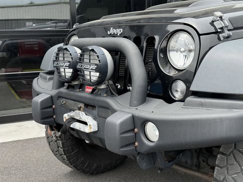 Used 2016 Jeep Wrangler Unlimited Rubicon w/ Dual Top Group AWD/4WD image 5
