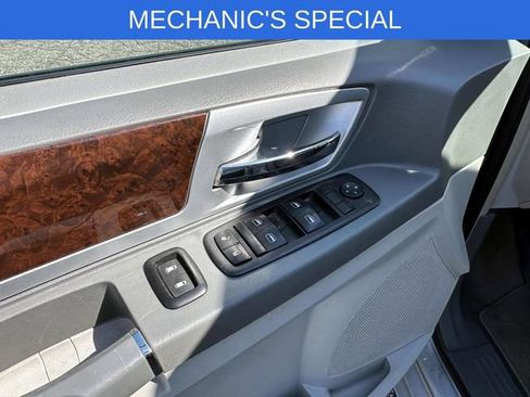 Used 2010 Chrysler Town & Country Touring w/ Heated Seat Group FWD image 15