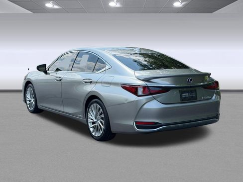 Used 2021 Lexus ES 300h Ultra Luxury FWD image 3