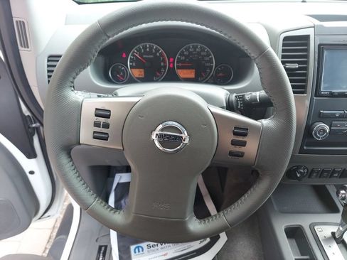 Used 2011 Nissan Frontier SL AWD/4WD image 13