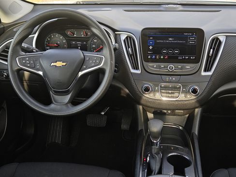 Used 2025 Chevrolet Malibu LT image 28