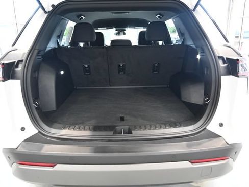 Used 2025 Chevrolet Equinox LT FWD image 27
