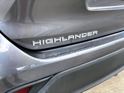 Used 2021 Toyota Highlander XLE image 31