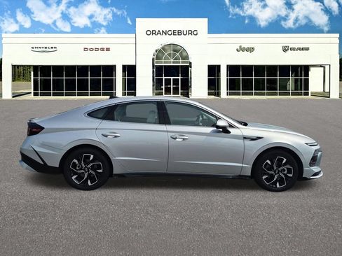 Used 2025 Hyundai Sonata SEL FWD image 10