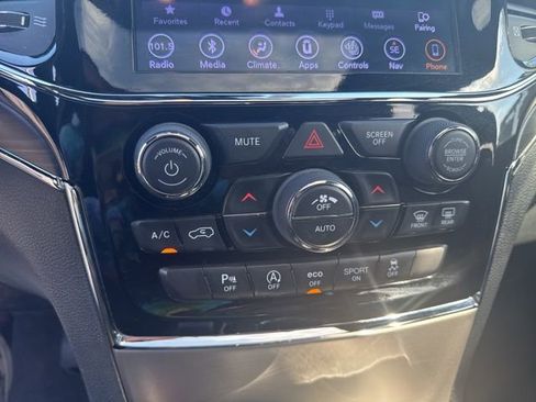 Used 2019 Jeep Grand Cherokee Limited image 13