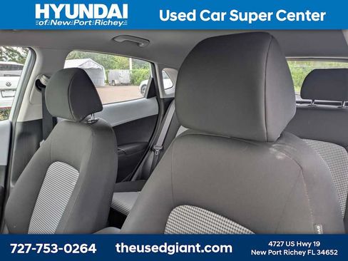 Used 2018 Hyundai Kona SE FWD image 3