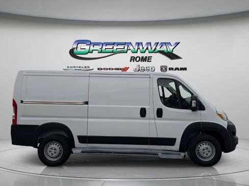 Used 2025 RAM ProMaster 2500 w/ U-Haul Equipment Group FWD image 9