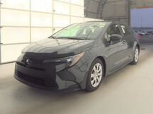 Used 2025 Toyota Corolla LE image 1