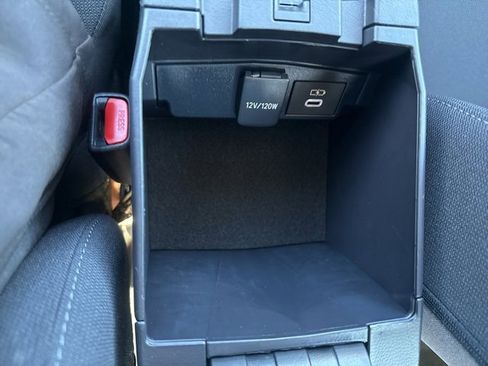 Used 2025 Toyota Corolla LE image 27