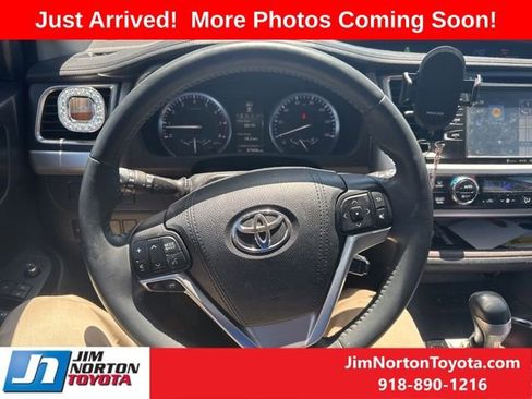 Used 2016 Toyota Highlander XLE FWD image 11