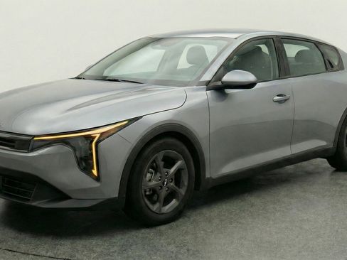 Used 2025 Kia K4 LXS image 3